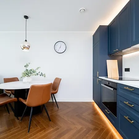 Top-floor 1br - Parking Garage - Breakfast Station *