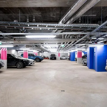 Top-floor 1br - Parking Garage - Breakfast Station Appartement *